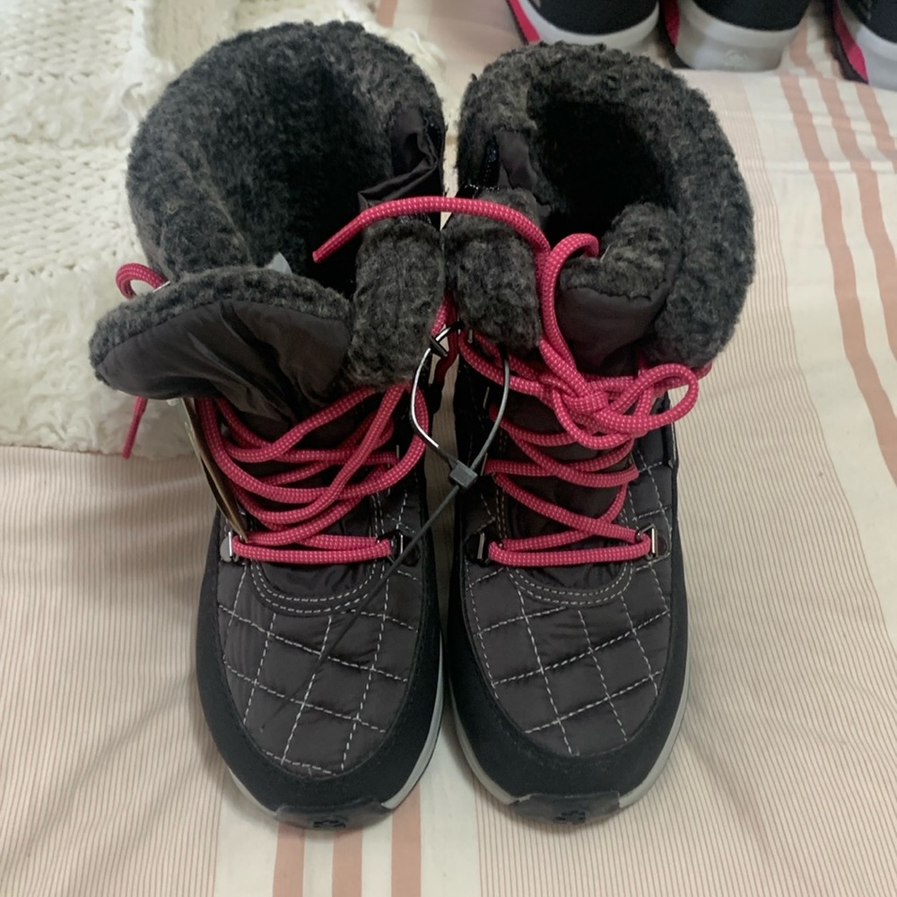 Brand new kids snow boots